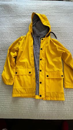 PETIT BATEAU: klassische gelbe Regenjacke Damen