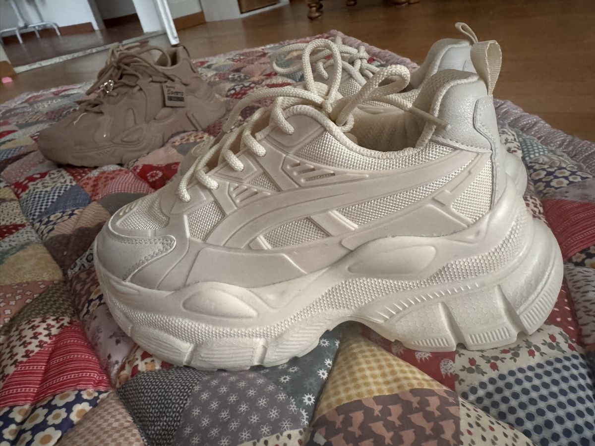 Scarpe da donna: Pearly white chunky platform sneakers – Nuovo (secondo la descrizione) da Bern venduto da Bibimyeon 1