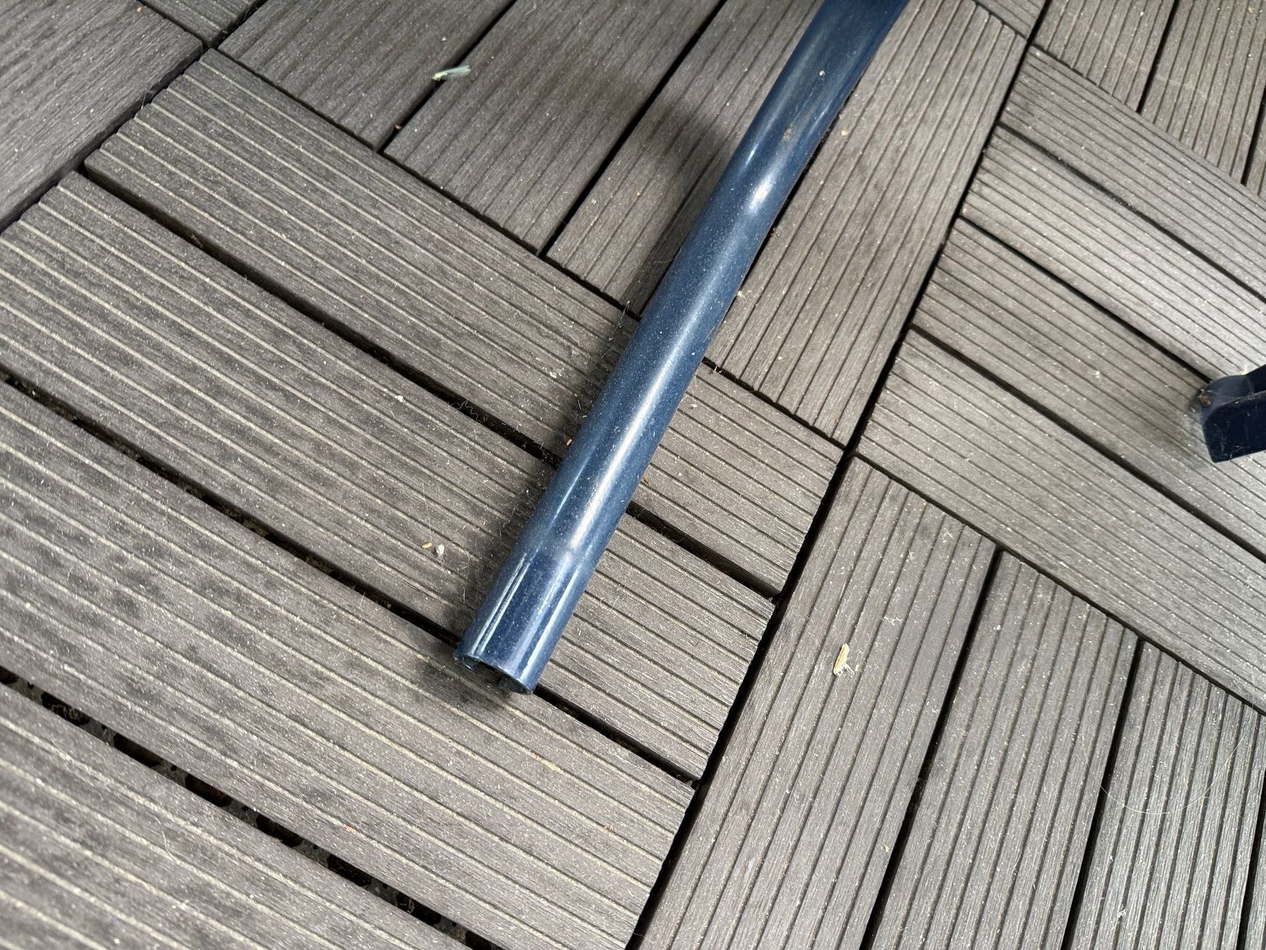Set di tavolo e panche: Balkontisch plus zwei Stühle – Usato da Stäfa venduto da koopjesnu 3