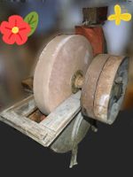 Pièce de musé: grande et belle meule à pierre antique