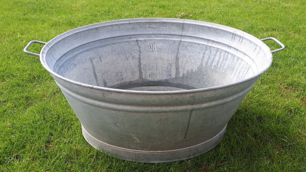 Sehr schöne alte 80 Liter Zinkwanne. Kaufen auf Ricardo