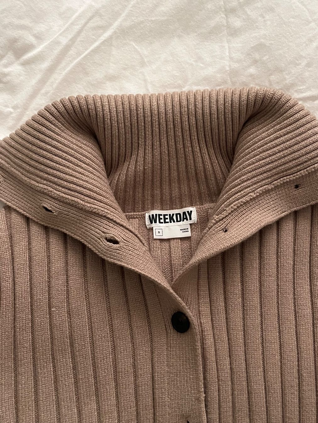 Weekday Pullover & Sweatshirts: Weekday cardigan – Gebraucht aus Zollikon von Vivien_6 2