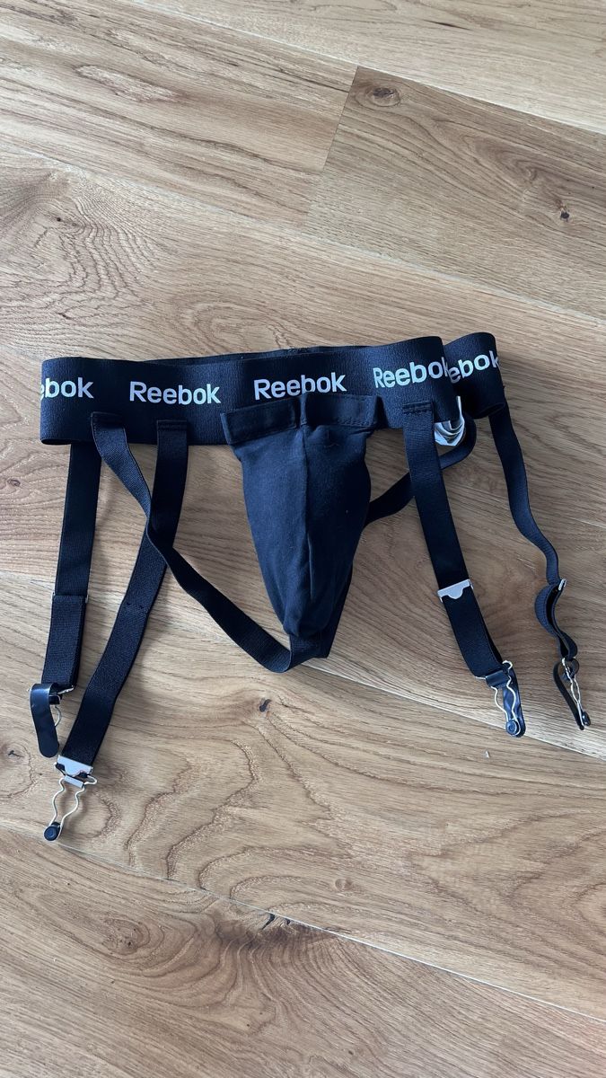 Reebok Schutz & Schoner: Reebok Eishockey Tiefschutz mit Strumpfhaltern / Jockstrap – Gebraucht aus Emmenbrücke von fab_2kmt