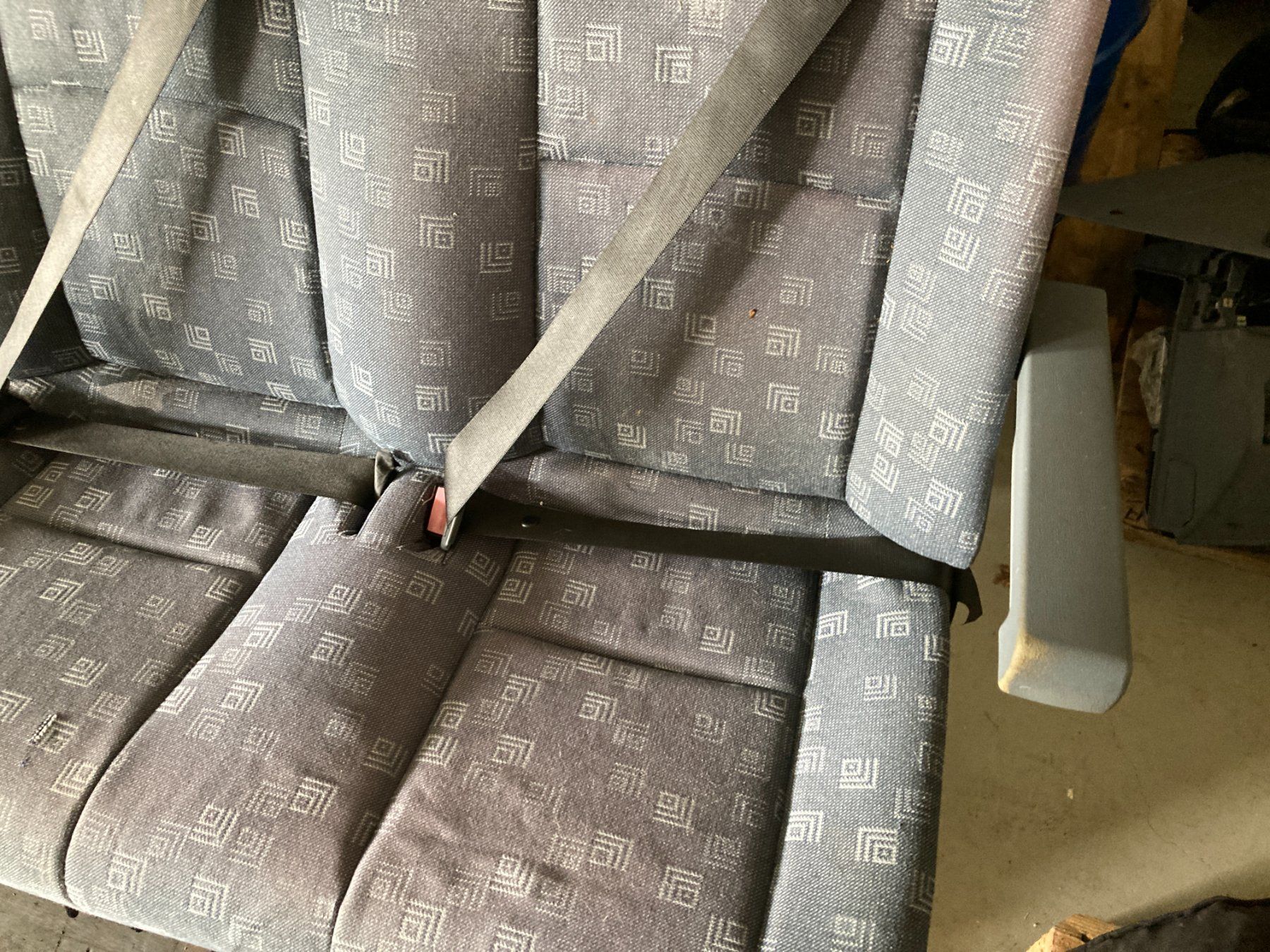 Mercedes-Benz Tutti pezzi di ricambio auto: Mercedes Benz Sprinter 903 Sitzbank 3er – Usato da Cham venduto da WB2223 3