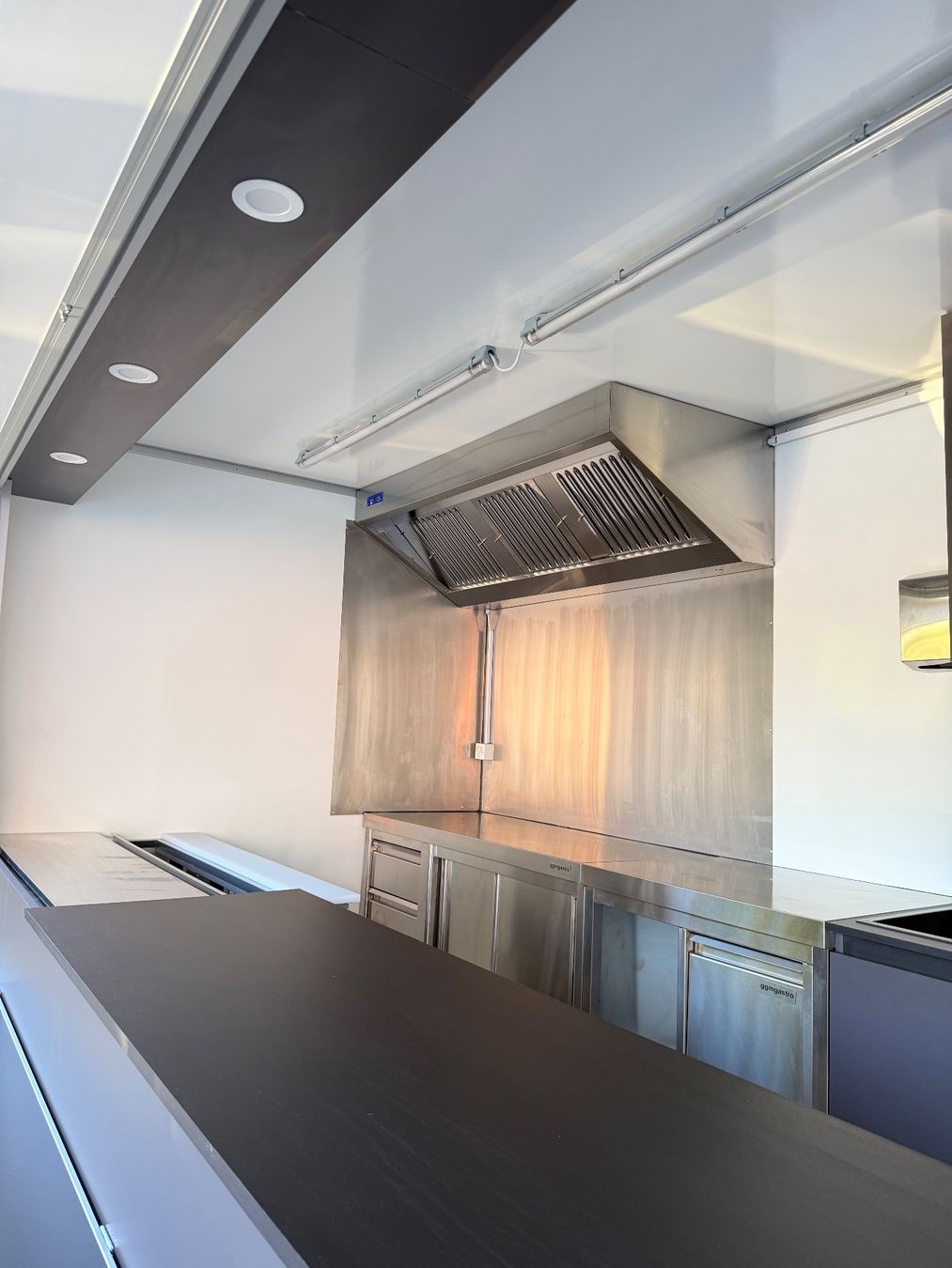 Anhänger: Verkaufsanhànger/Foodtrailer – Neu (gemäss Beschreibung) aus Düdingen von GM2021 4