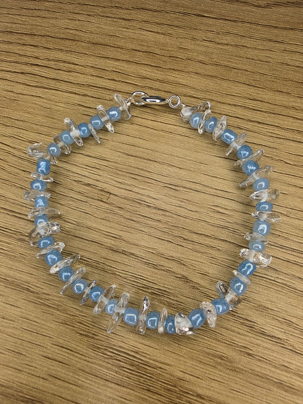 Armbänder & -reifen: Armband mit blauen Glasperlen  – Gebraucht aus Bühler von MalinaBrocki