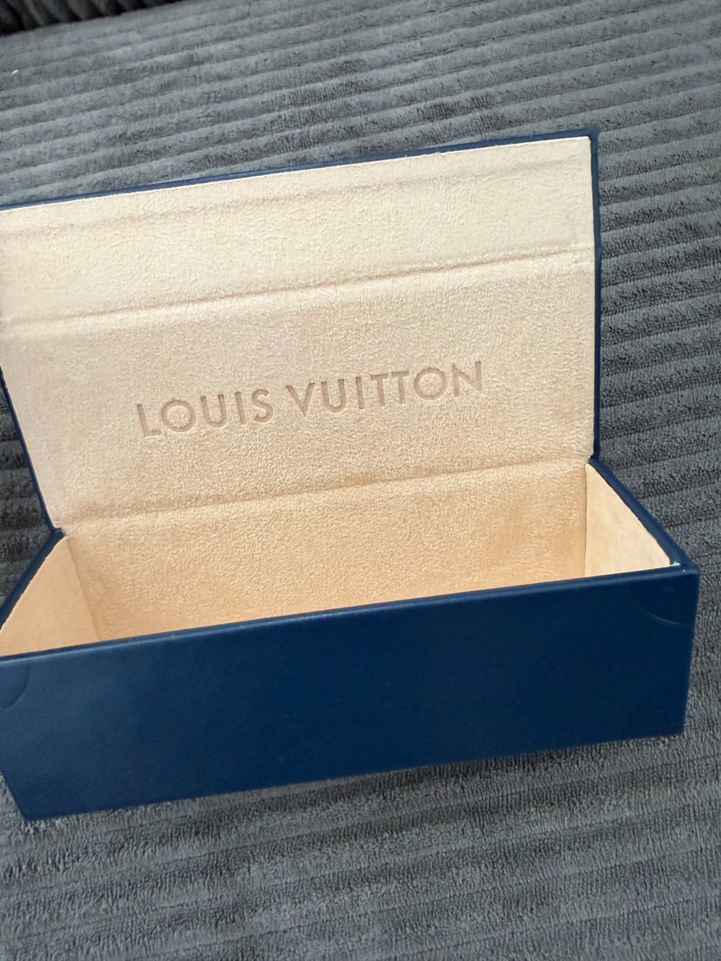 Louis Vuitton Altro in  Abbigliamento & Accessori: Original Louis Vuitton Brillenetui in Blau – Usato da Kaiseraugst venduto da TiVeS 1