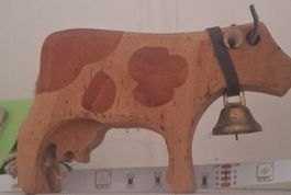 Holzkuh mit Glocke Dekoration guter Zustand