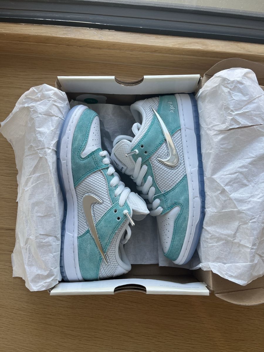 Nike Damenschuhe: DUNK APRIL SB bleu blanc taille 38 – Neu (gemäss Beschreibung) aus Versoix von emm_g7q9