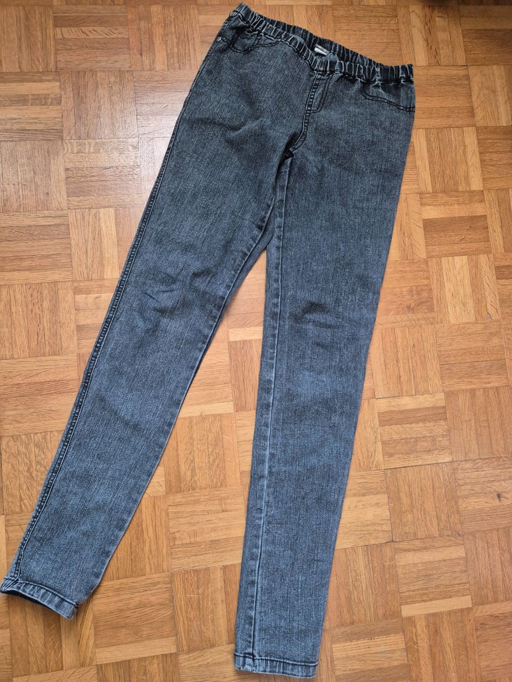 Jeans: Jeggins dunkelgrau, Gr. M – Gebraucht aus Dietikon von grafad