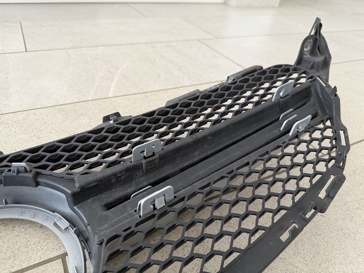 Mercedes-Benz Tutti pezzi di ricambio auto: C43 AMG Grill – Usato da St. Gallen venduto da wastmo 6