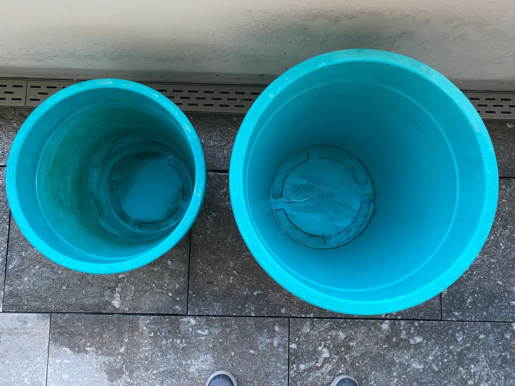Vasi per fiori: 2 Pflanzentöpfe leicht, türkis – Usato da Horw venduto da Jeubi806 1
