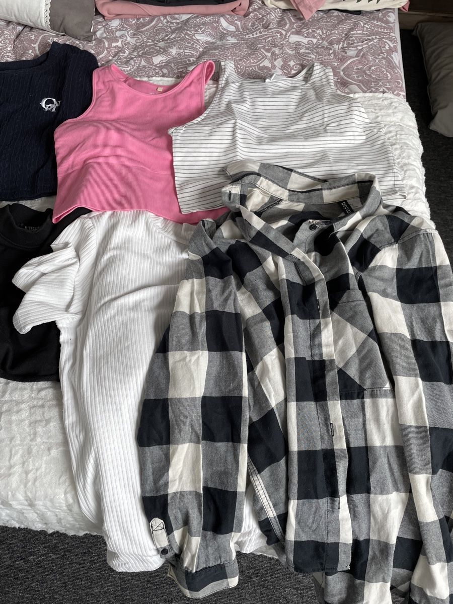 Lotti & Set di vestiti: Mädchen Kleiderpaket Grösse S – Usato da Niederuzwil venduto da Bachi73 2