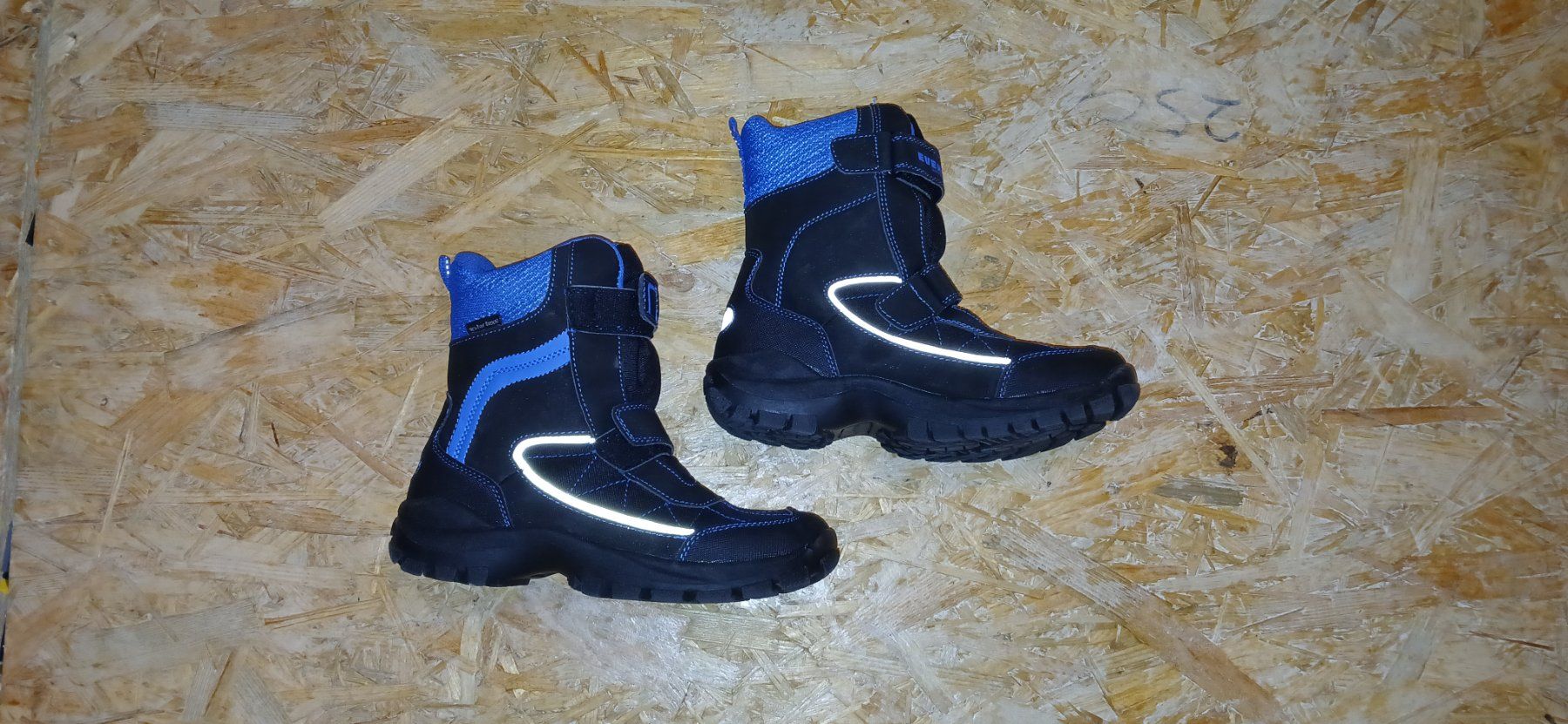 Chaussures garçon: Botte d'hiver waterproof – D'occasion à Lignières par Fourx 1