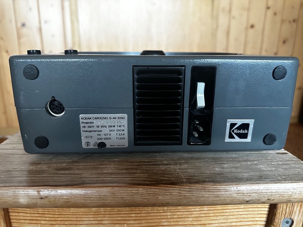 Projecteur De Diapositives KODAK CAROUSEL S-AV 2000 – Fonctionnel, Gris (Modèle Carrousel)