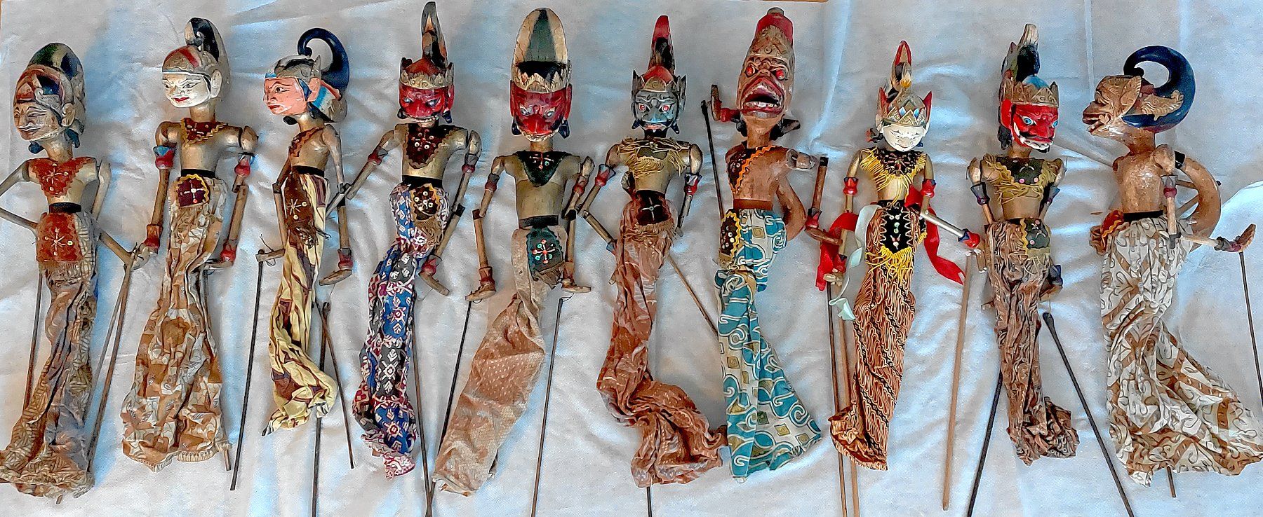 Puppen: 10 Original Wayang Golek Stabpuppen aus Java, Indonesien. – Gebraucht aus St. Gallen von Aerodoc2