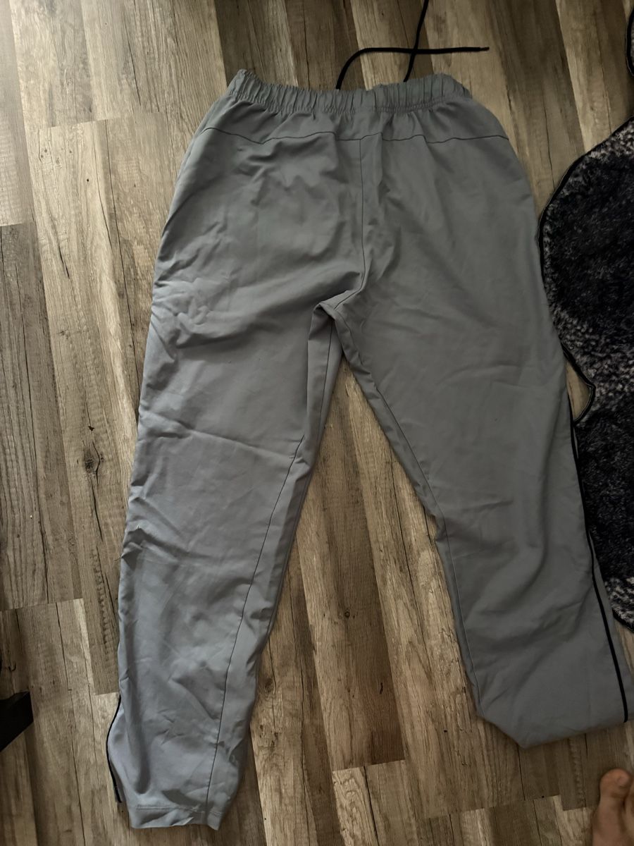 Pantaloni: nike trainerhose grau – Usato da Rudolfstetten venduto da sea_5pw7 1