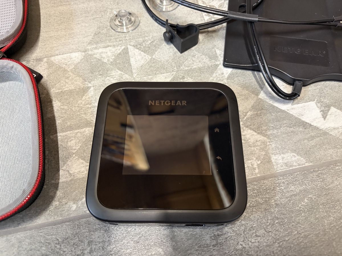 Netgear Modems & Routeurs: Netgear Nighthawk M6 Pro Mobile Router – D'occasion à Kleinandelfingen par Dani881 1