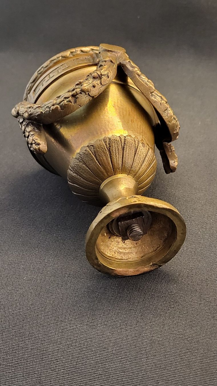 Statuette: Antikes Bronze-Objekt mit Fackelaufsatz – Usato da Basel venduto da spinne02 7