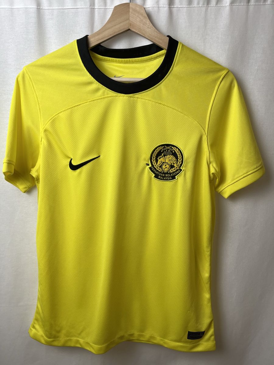 Nike Canottiere & Pantaloni: Maillot Malaisie Nike – Nuovo (secondo la descrizione) da Les Avanchets venduto da lunedeneige.shop