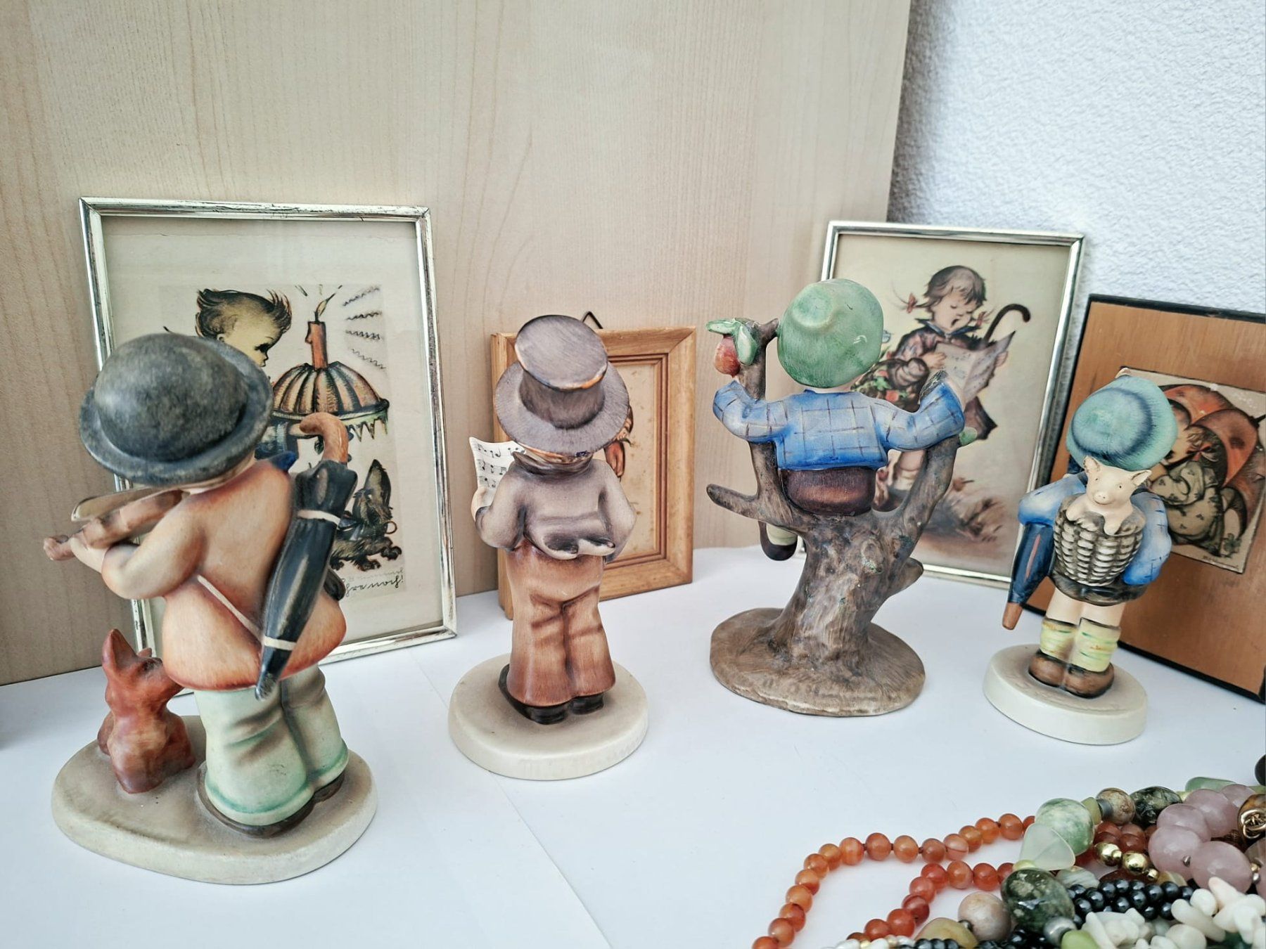 Hummel Statuette: 4 GoebelHummel Figürchen + Bilder **** – Usato da Weiningen ZH venduto da nic--ole 4