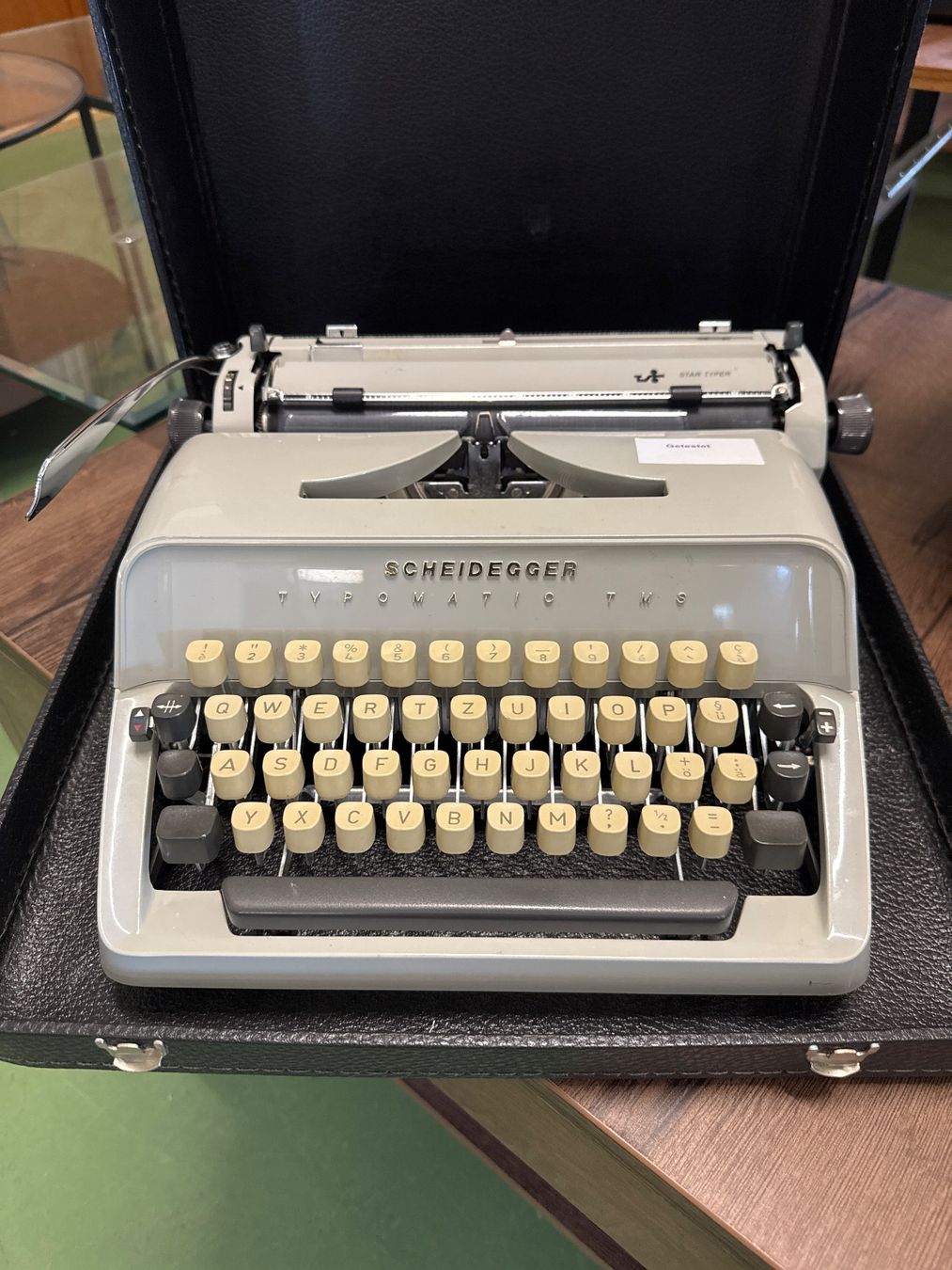 Schreibmaschinen: Vintage Scheidegger Typomatic TMS – Gebraucht aus Pratteln von Cartonsducoeur_bl