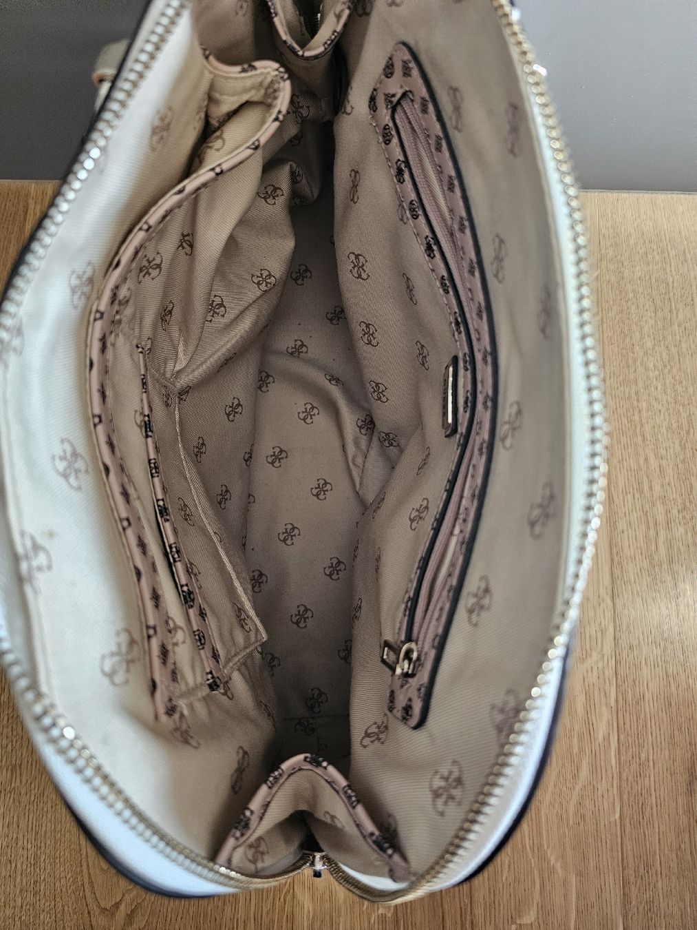 Taschen für Damen: Guess Cessily Logo Handbag – Neu (gemäss Beschreibung) aus Triengen von lar_5vvf 4