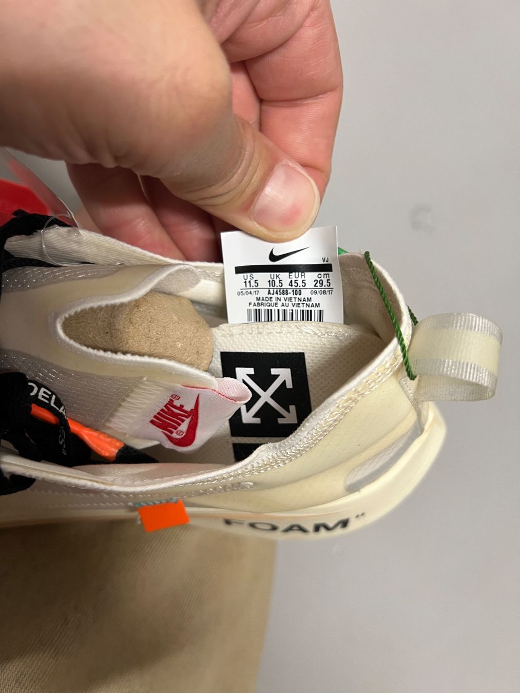 Nike Scarpe da uomo: Nike Zoom Fly Off-White - EU 45.5 – Nuovo e nell'imballaggio originale da Bern venduto da ElevenFive 8