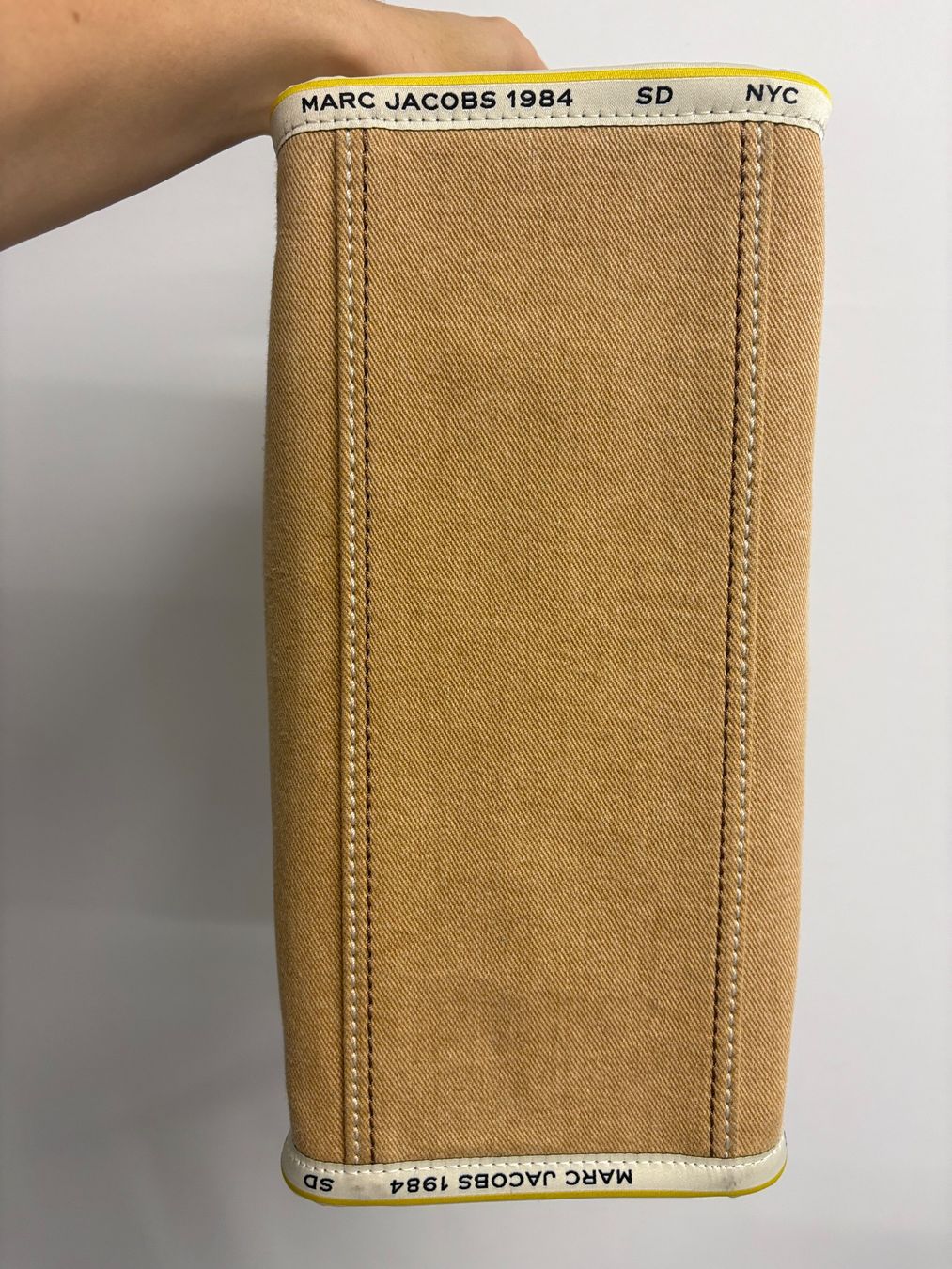 Marc Jacobs Borse da donna: Marc Jacobs The Tote Bag Beige Canvas  Medium – Nuovo (secondo la descrizione) da Regensdorf venduto da secondchancefashion 3