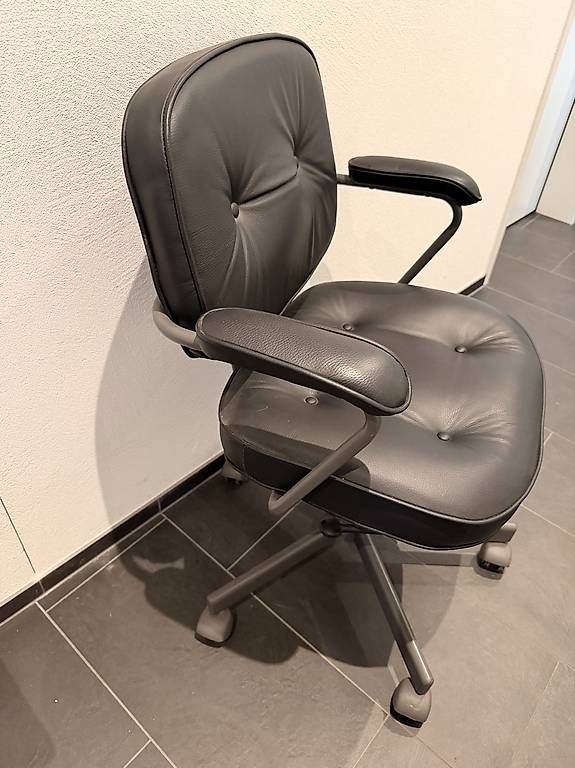 Chaises: Bürostuhl Leder  – D'occasion à Unterterzen par ann_zhc6 1