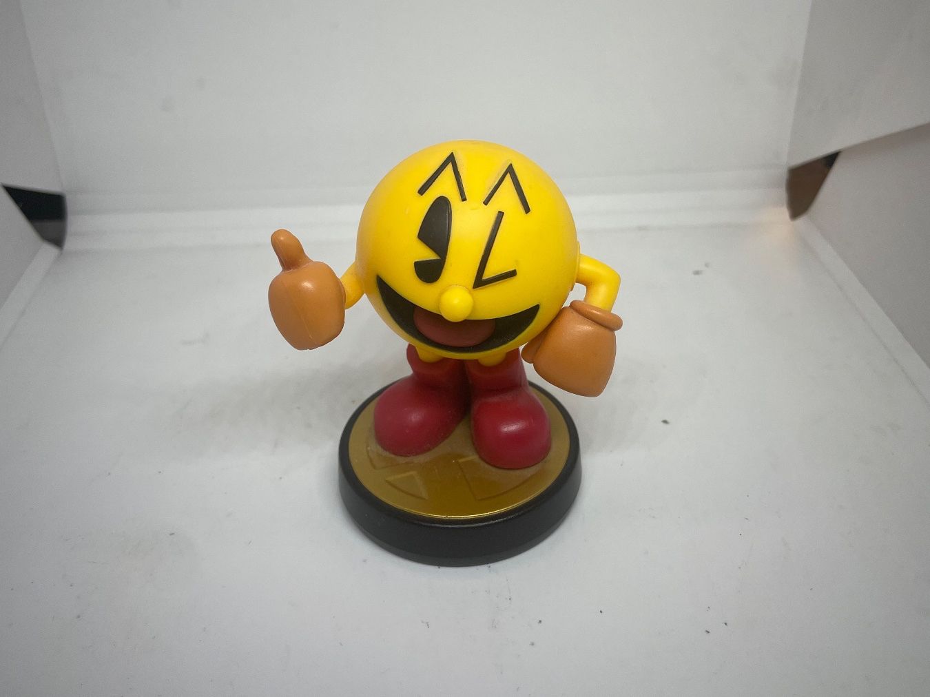 Nintendo Statuette: Super Smash Bros Collection Figur Pac-Man  Amiibo – Usato da Dietlikon venduto da NESFEVER