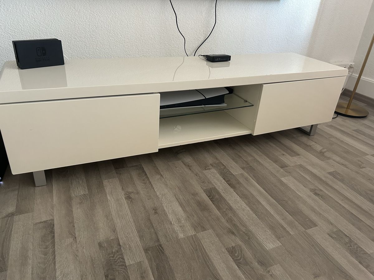 TV Möbel: Meuble TV, blanc – Gebraucht aus La Chaux-de-Fonds von asmir10