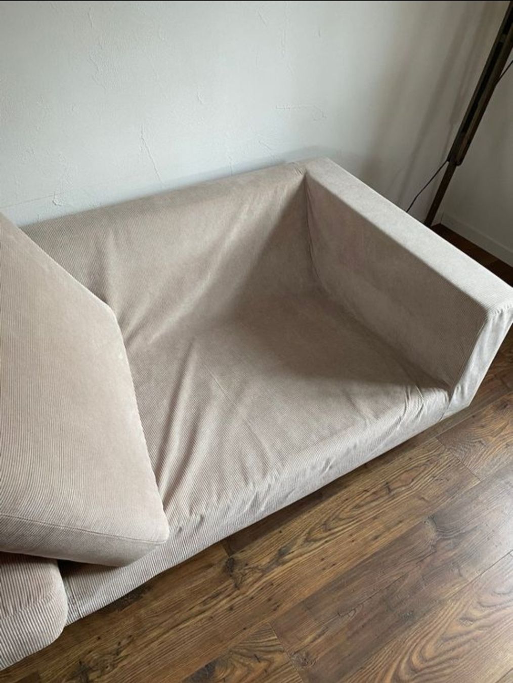 Sofas: Sofa in beigem Cord – Gebraucht aus Hombrechtikon von Brunnengass 4
