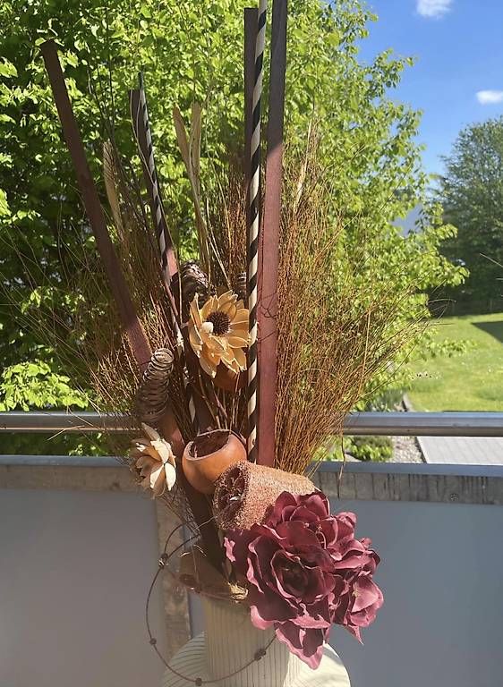 Vasi & Recipienti: Vase aus Ton mit Kunstblumen – Usato da Neuenhof venduto da Noar_Roan 2