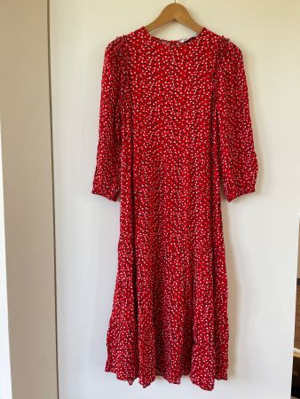 Schönes Zara Midikleid rot mit Muster, Gr. S (100% Viskose)