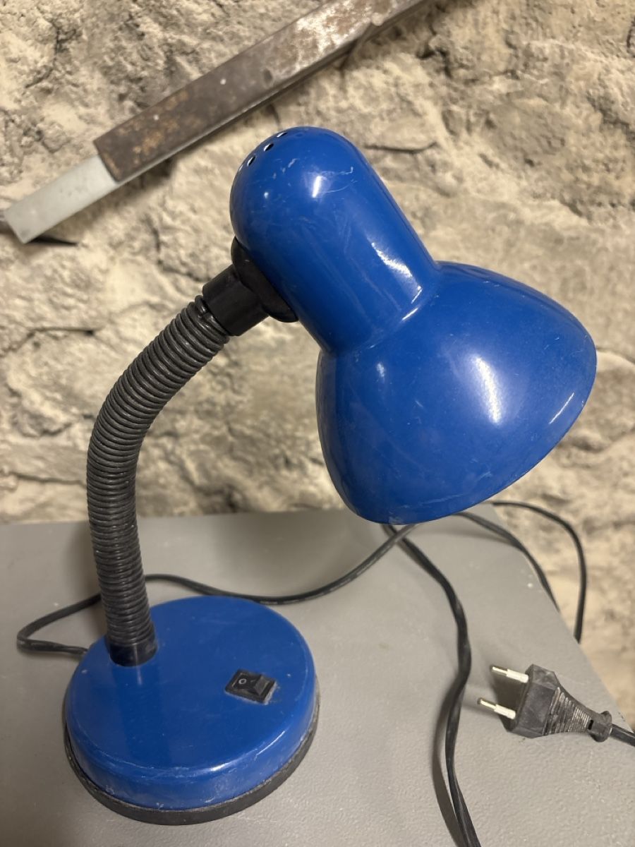 Lampes: Lampada da tavolo blu usata – D'occasion à Giubiasco par cri_mzc6 2