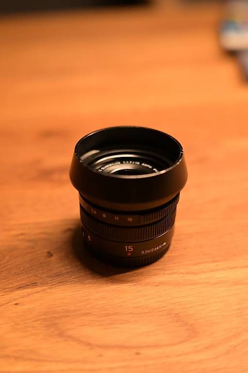 Panasonic Obiettivi: Lichtstarkes Panasonic 15mm f1.7 Weitwinkel Objektiv – Usato da Dübendorf venduto da seadart