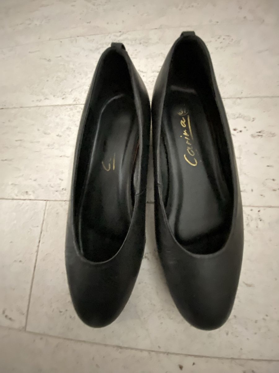 Scarpe da donna: Schwarze  Ballerinas mit Absatz Gr. 37 – Usato da Bellach venduto da Legdance
