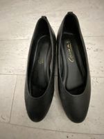 Schwarze  Ballerinas mit Absatz Gr. 37
