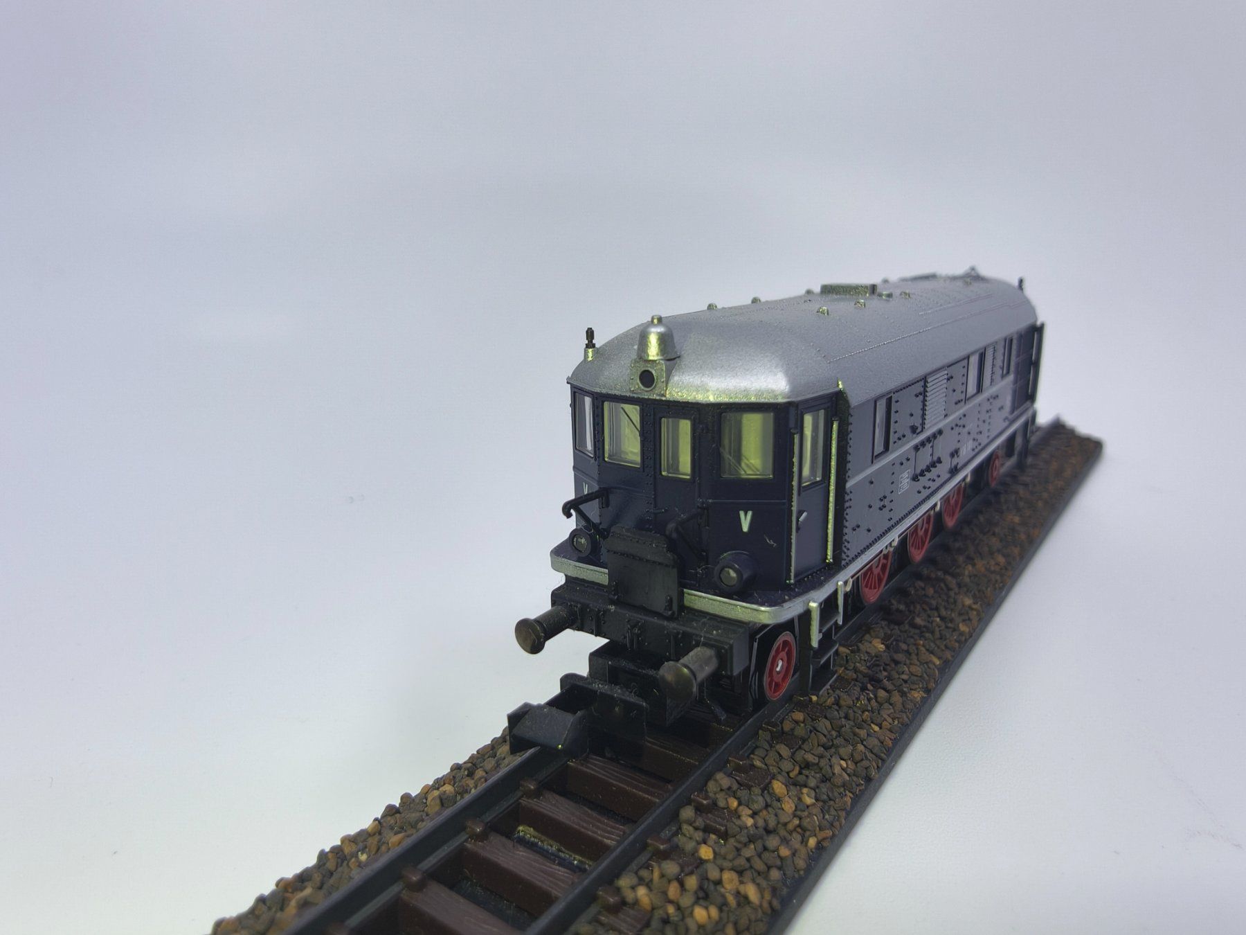 Trix Modelleisenbahnen: Minitrix 12800, V 16 101 blau, Analog – Gebraucht aus Wangs von mobacom 4