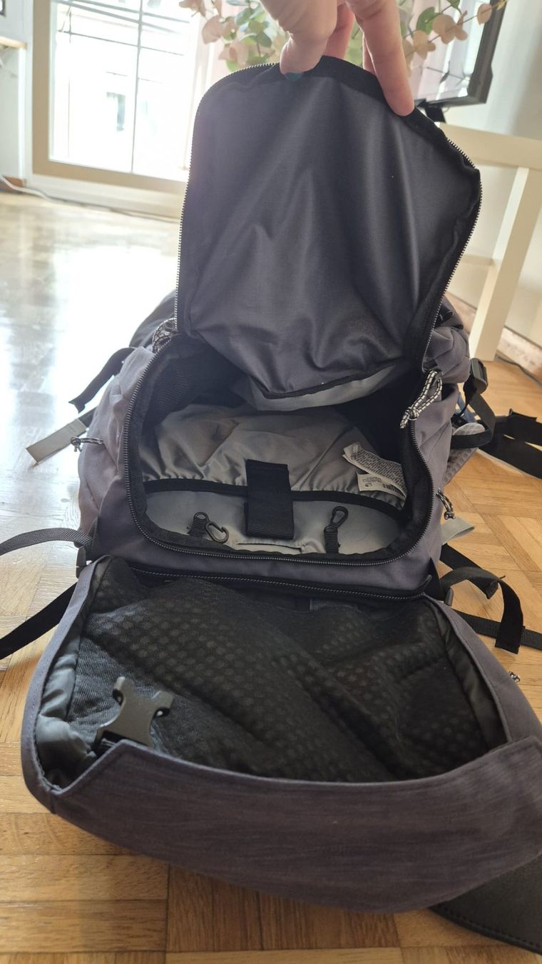 Zaini: Rucksack (Marke: Forclaz) – Usato da Zürich venduto da sar_v8j7 2