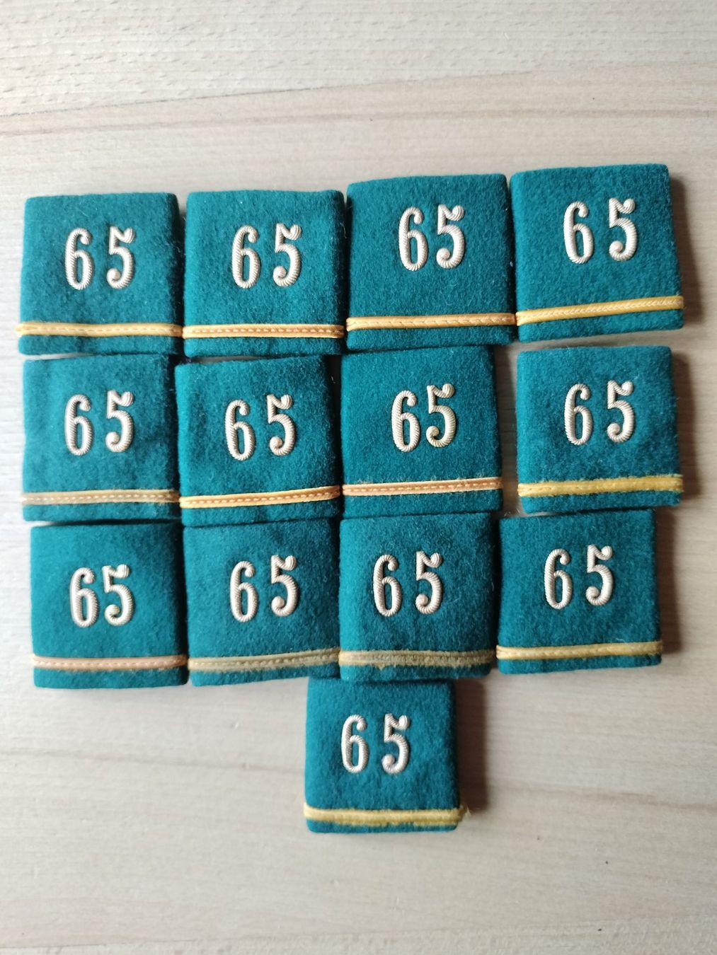 Schweizer Armee Uniformen: Schweizer Armee Militär Uniform Schulterpatten – Gebraucht aus Schwanden Sigrisw von len_9yqg