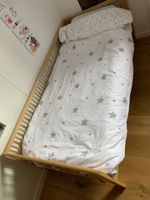 Kinderbett Holz mit Matratze und Bettwäsche gebraucht