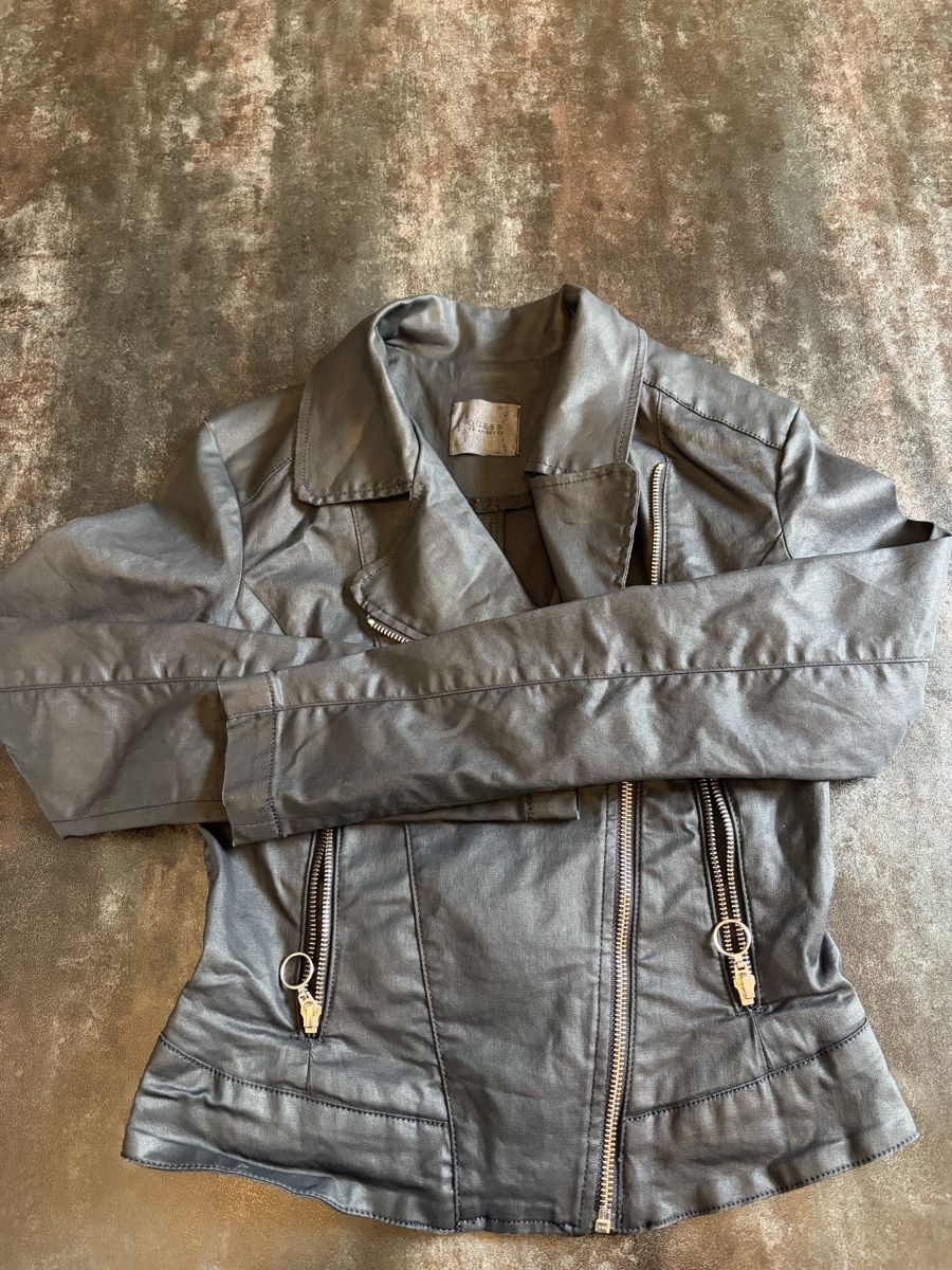Guess Giacche: Veste noire Guess - taille S – Nuovo (secondo la descrizione) da NYON venduto da jeks 3