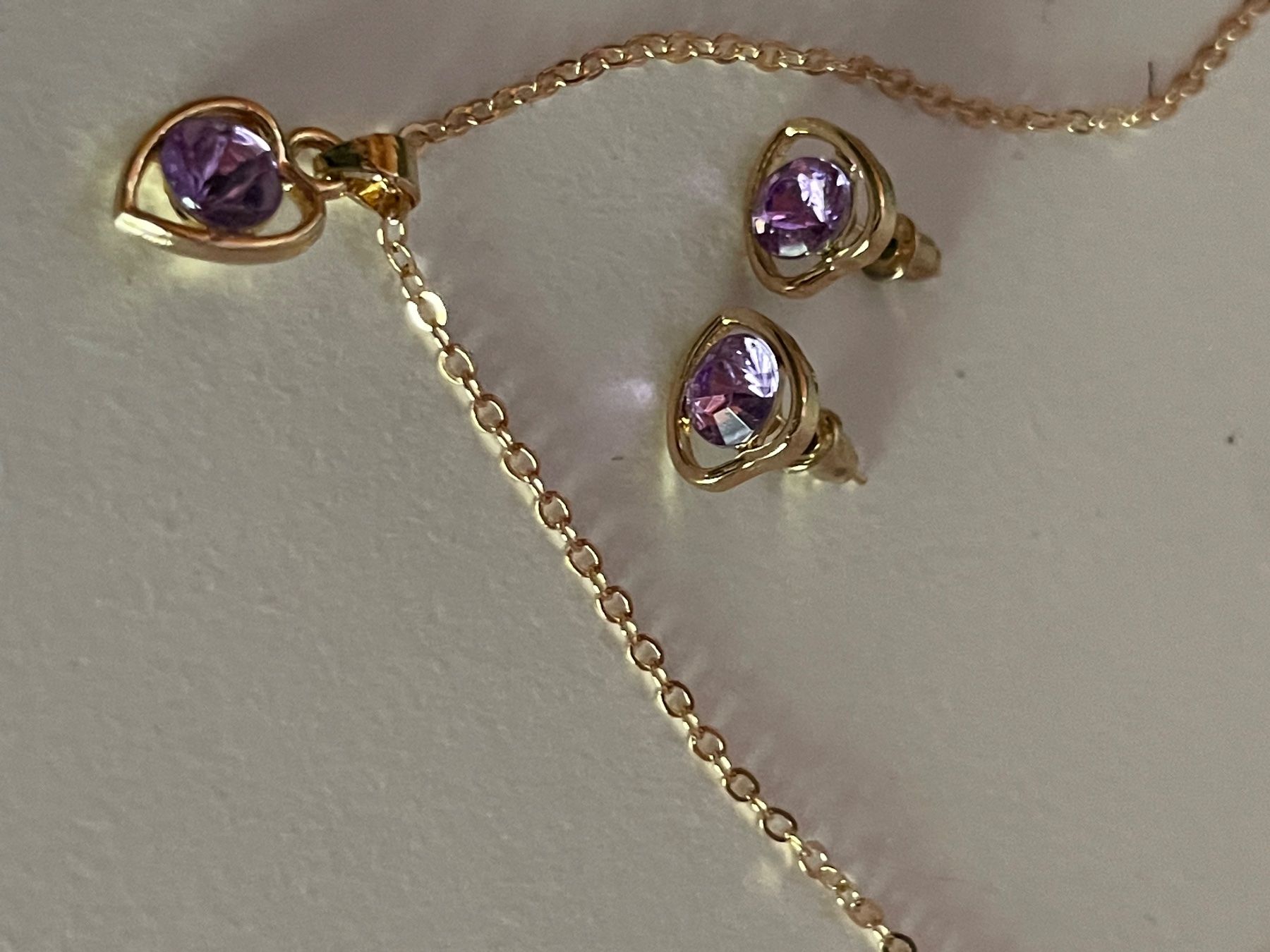 Autres bijoux: Set Collana e Orecchini Cuore Viola – Neuf avec emballage d'origine à Gordevio par LanaZimm 3