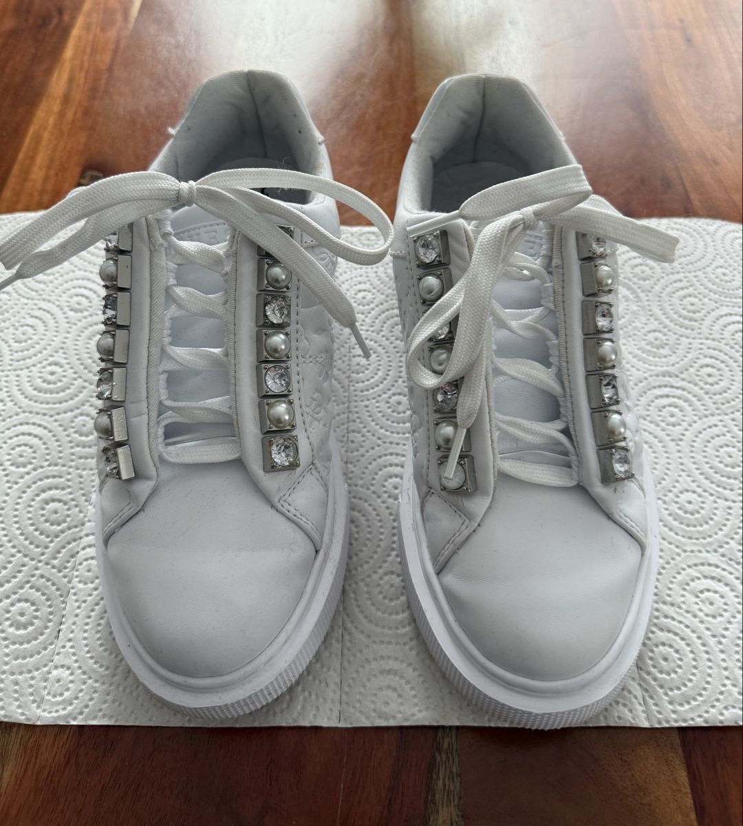 Guess Scarpe da donna: Guess Sneaker Weiss mit Strasssteine – Usato da Burgdorf venduto da Nessy02