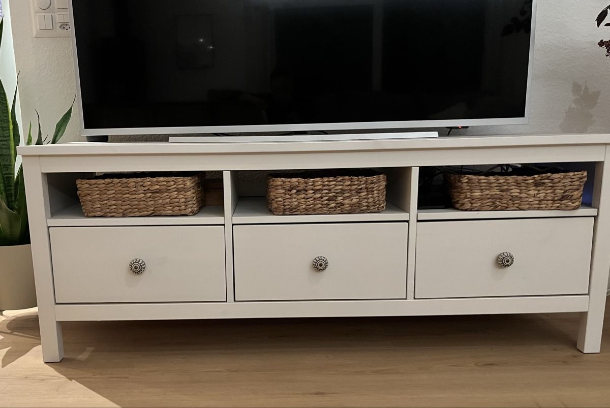 Ikea Mobili TV: Hemnes Fernsehmöbel – Usato da Gelterkinden venduto da mangobango