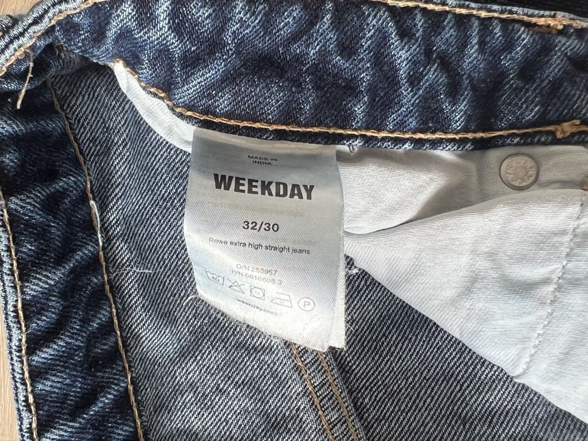 Jeans: Weekday Rowe Extra High Straight Jeans 32/30 – Usato da Alchenflüh venduto da panmae8 1