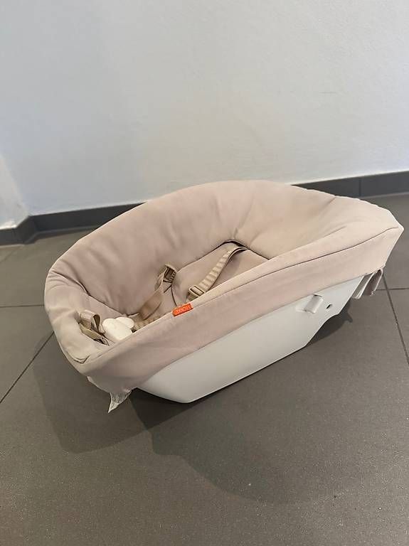 Hochstühle: Stokke Newborn Aufsatz – Gebraucht aus Flawil von niia 2