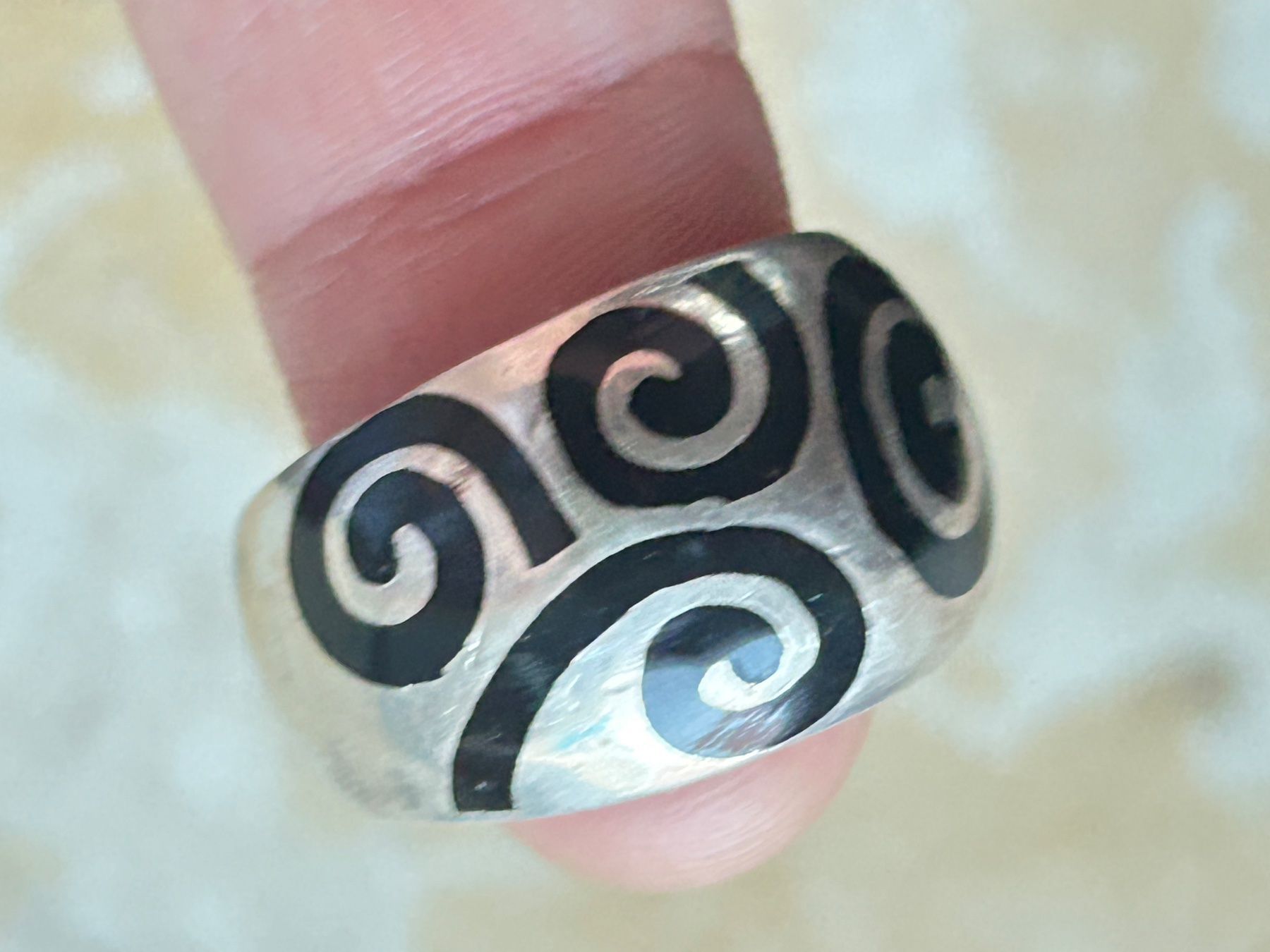 Anelli: Silberring 4 schwarze Spiralen (Grösse 58) – Usato da Laufen venduto da belleskulptur 2